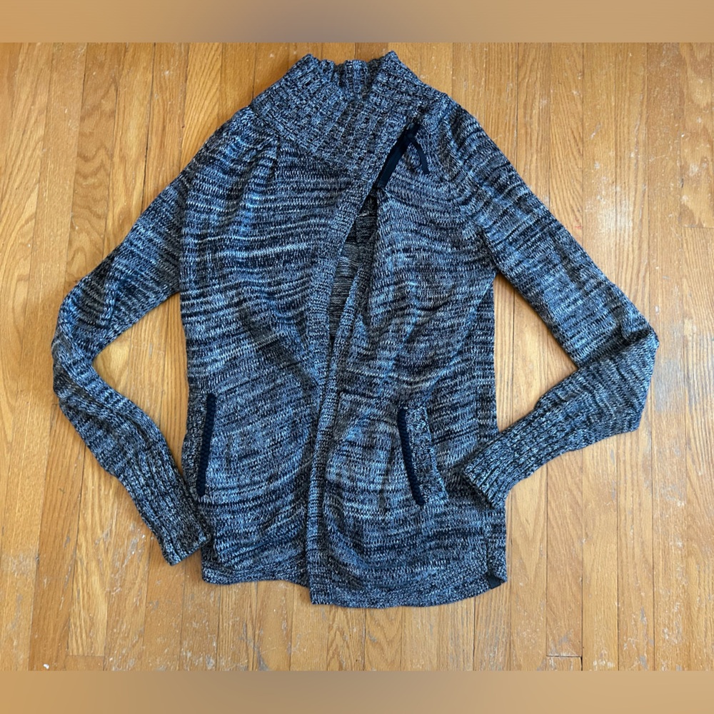 Ivivva black white grey knit wrap